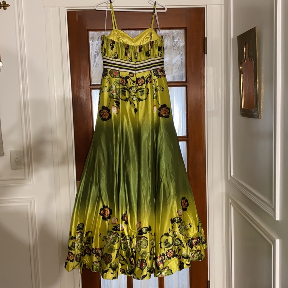 Prom gown - Picture 3 of 5